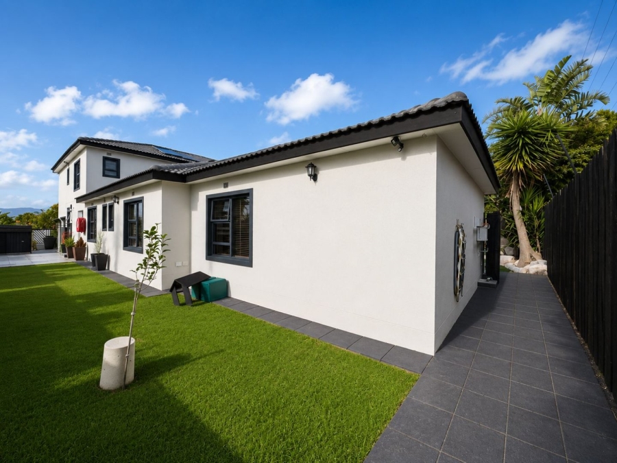 4 Bedroom Property for Sale in Flamingo Vlei Western Cape